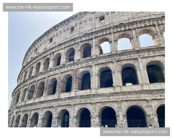 地中海的艺术与永恒之城的铁血：当巴塞罗那遇见罗马，足球不仅是竞技